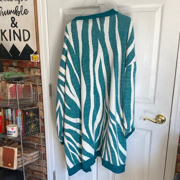 Chic Teal and White Striped Women's Long Cardigan - Picture 3 of 3